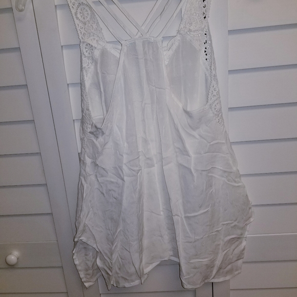 Top - Picture 2 of 3